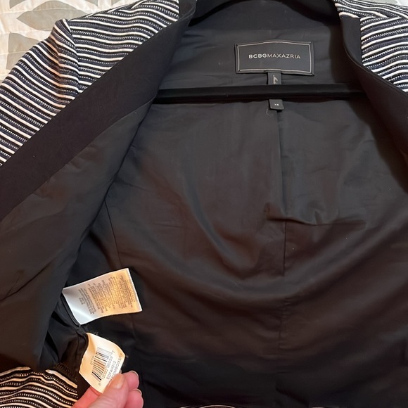 Ladies, waist length, black and white stripe knit jacket - Picture 5 of 5